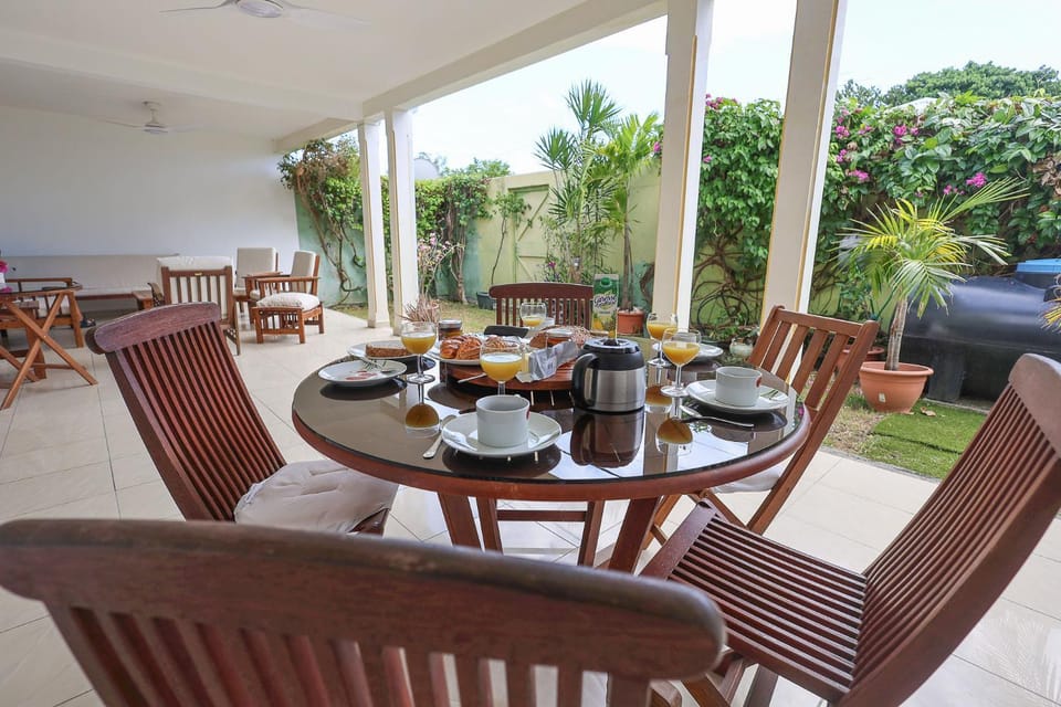 Patio, Garden, Dining area