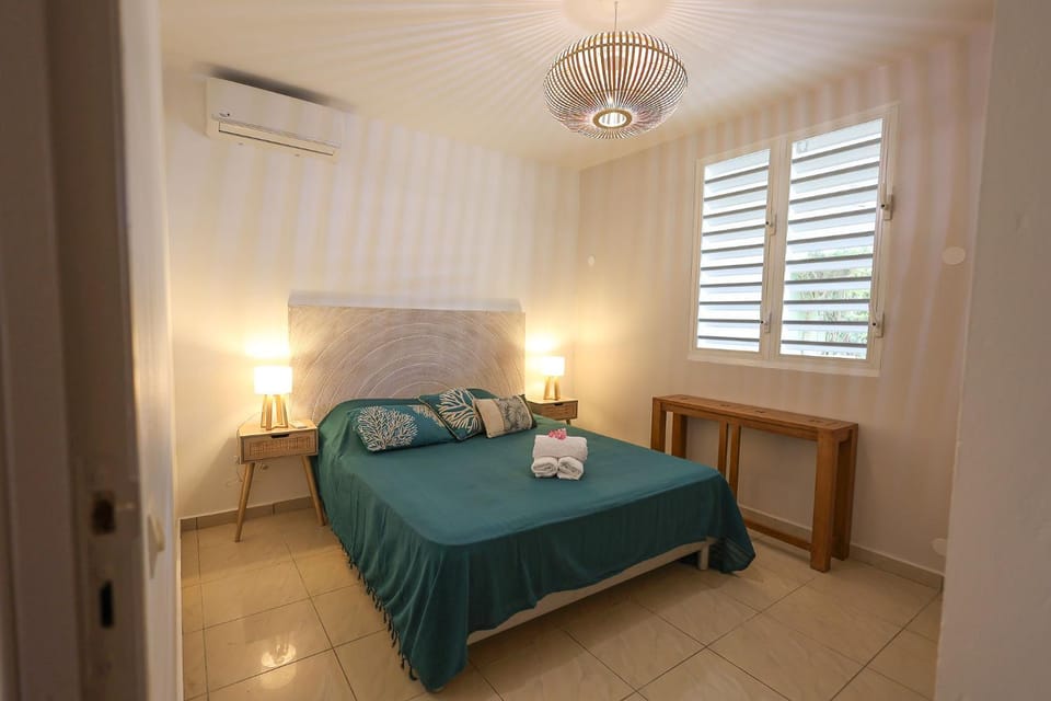 Bed, Photo of the whole room, Bedroom, air conditioner