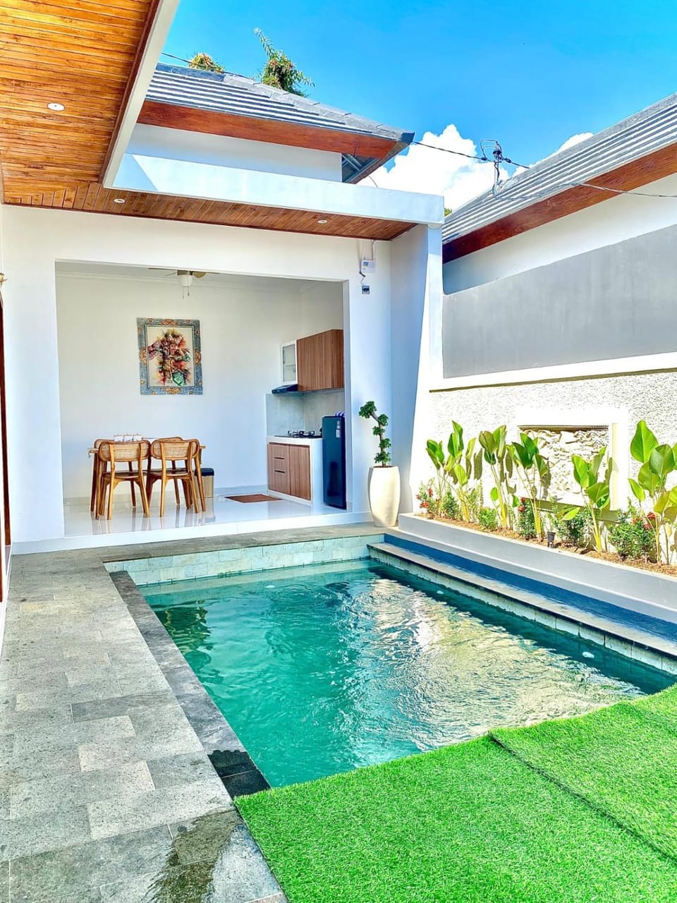 Swimming pool, Swimming pool