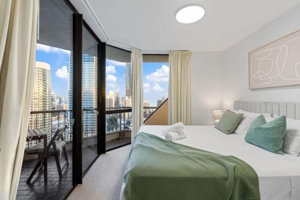 The Beachside - High Floor Ocean View 2BDR with Parking Pool & Gym Apartment in Surfers Paradise