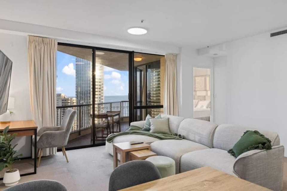 The Beachside - High Floor Ocean View 2BDR with Parking Pool & Gym Apartment in Surfers Paradise