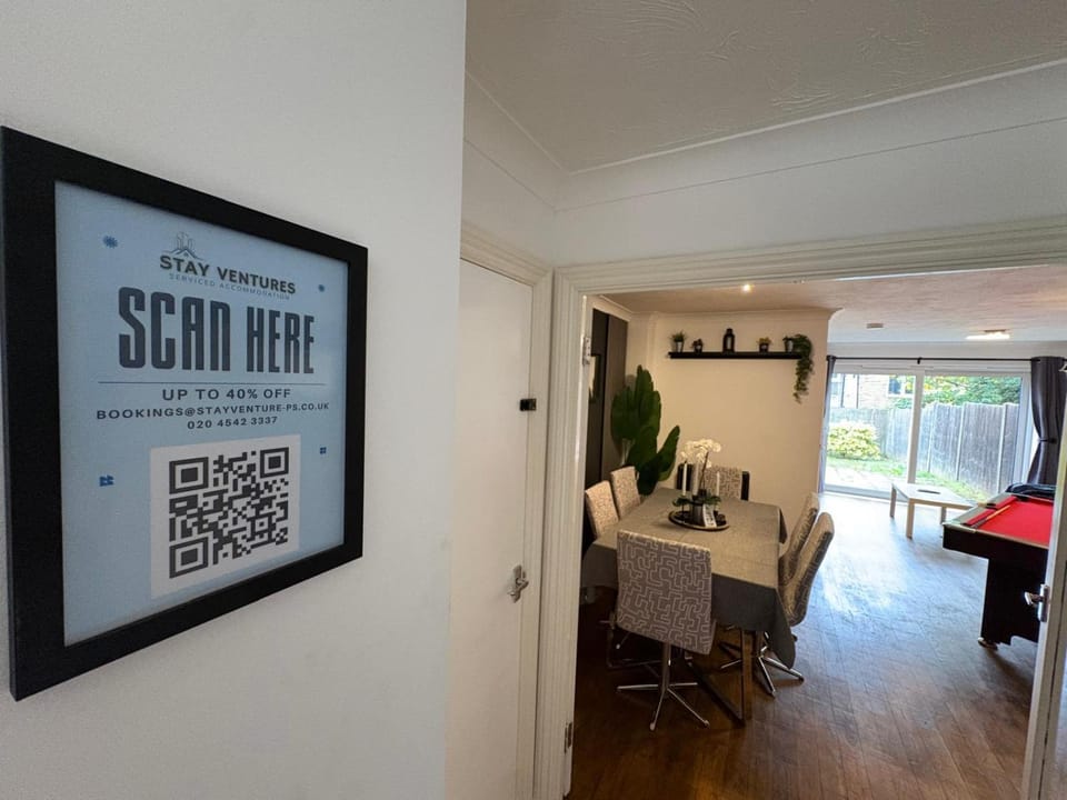 Spacious 4BR Home-Contractor Friendly-Pool Table Apartment in London Borough of Southwark