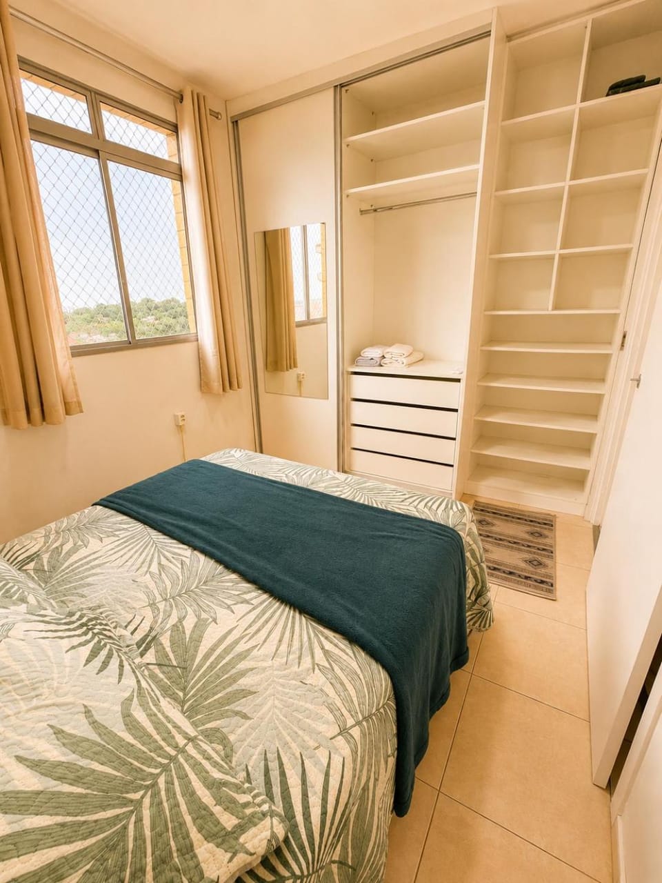 Bed, Photo of the whole room, wardrobe