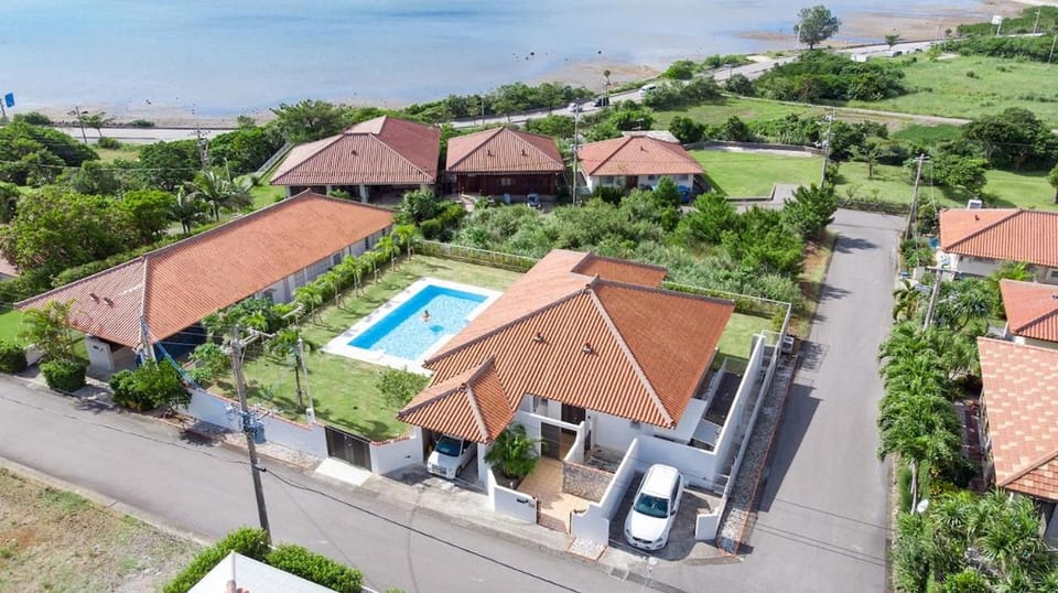 Sommelier Villa ISHIGAKI - 大型プライベートプール完備のプライベート空間 BBQ可 Apartment in Okinawa Prefecture