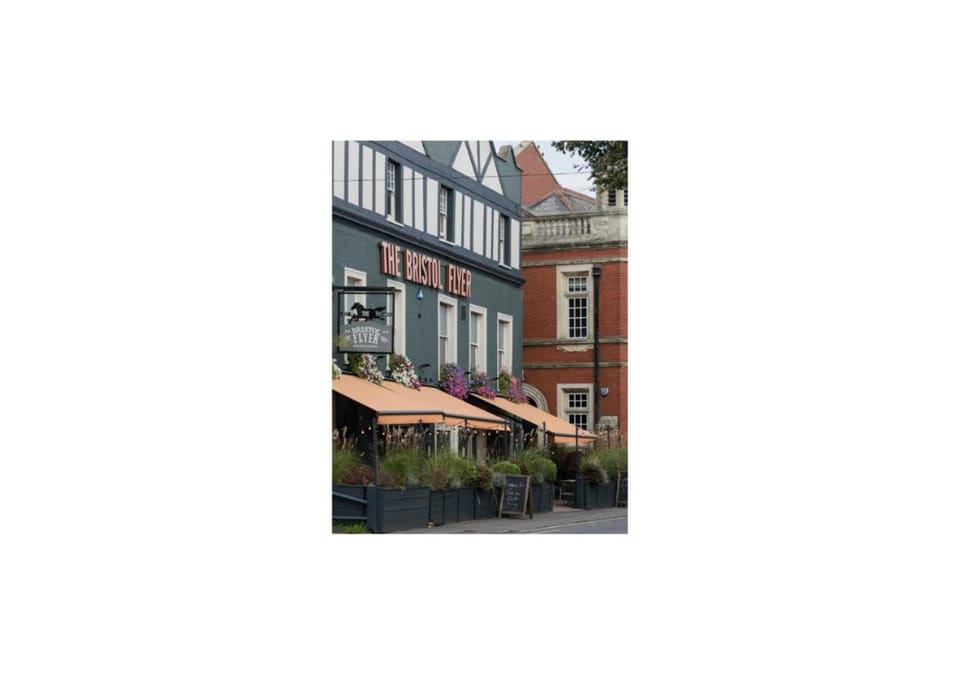 Beautiful 3 Bedroom Home in Bristol Apartment in Bristol