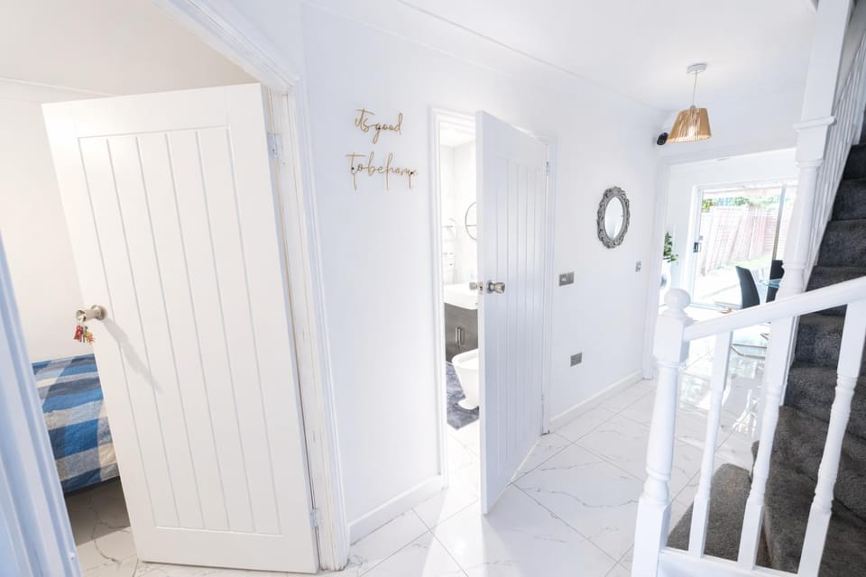 Bathroom, Bedroom, kitchen