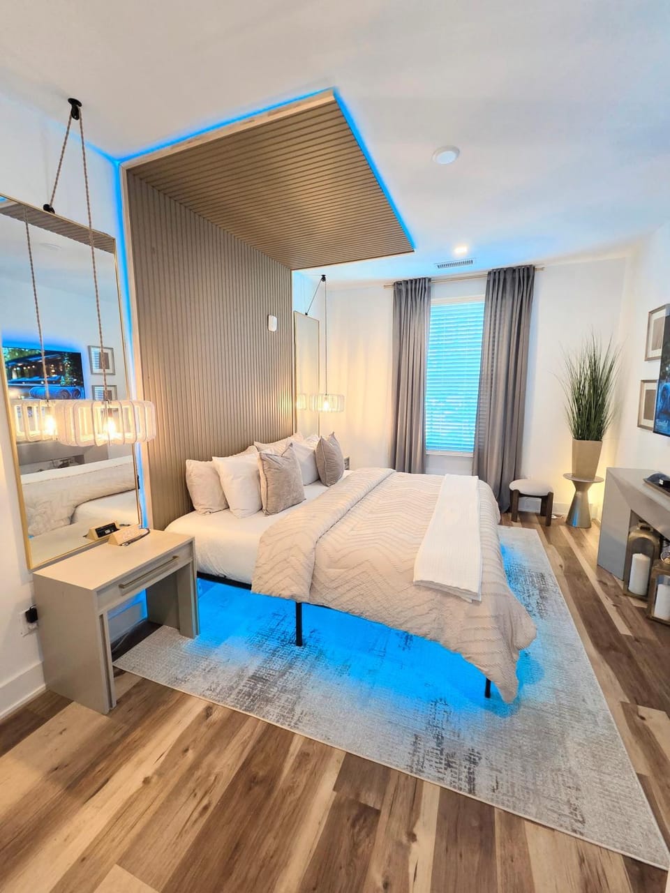 Buckhead Luxury Stay with Mood Lighting and Free Parking Apartment in Buckhead