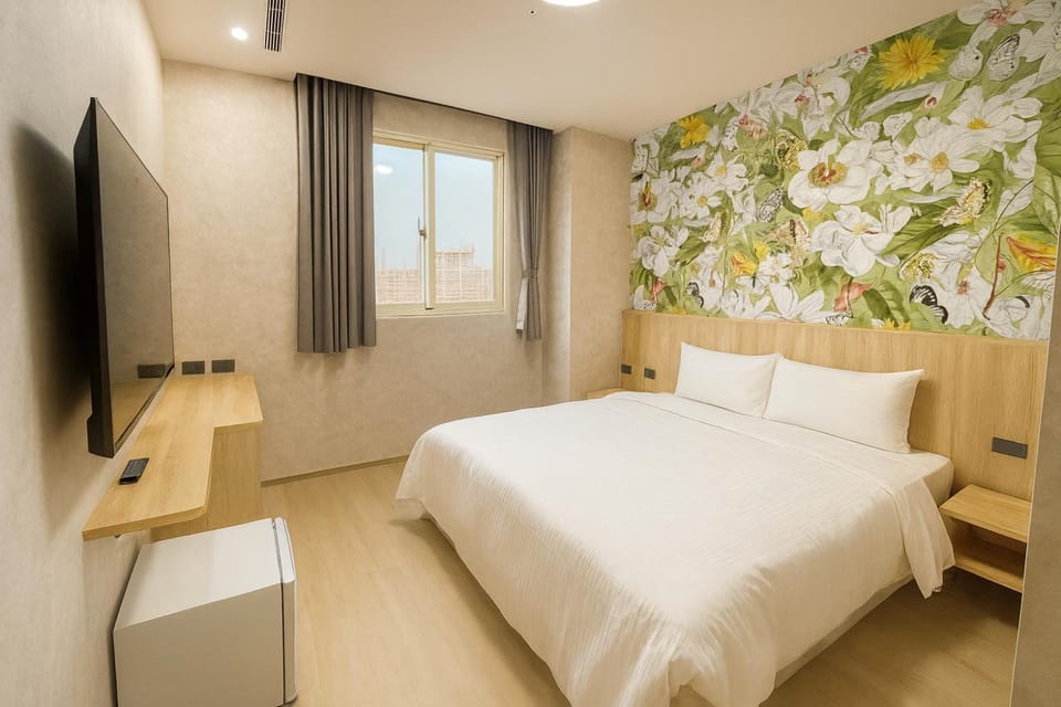 Bed, Photo of the whole room, Bedroom