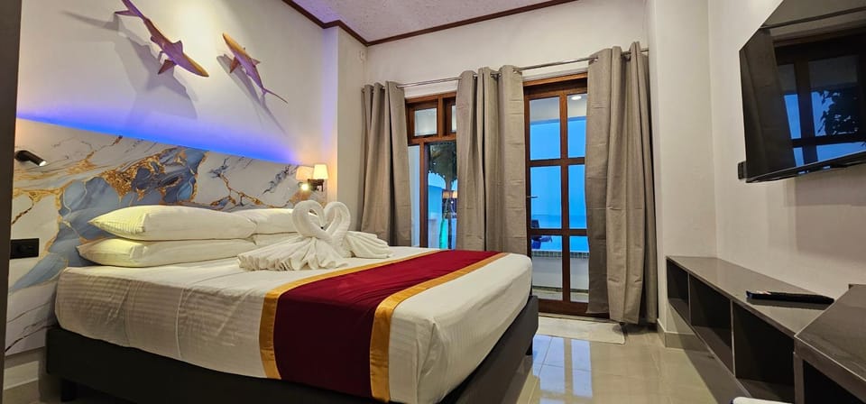 Bed, TV and multimedia, Bedroom, Sea view