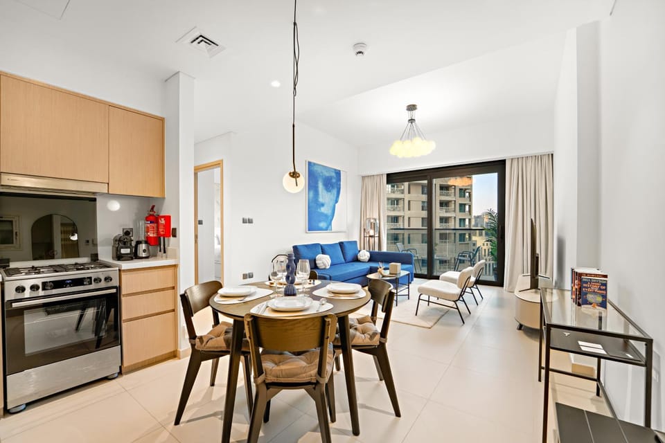 Kitchen or kitchenette, Dining area, oven, stove