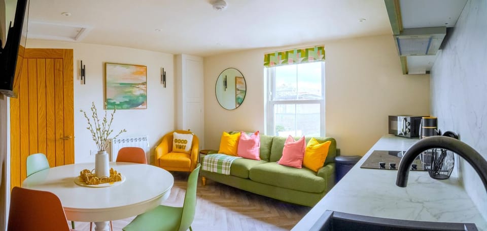 Living room, Dining area, kitchen
