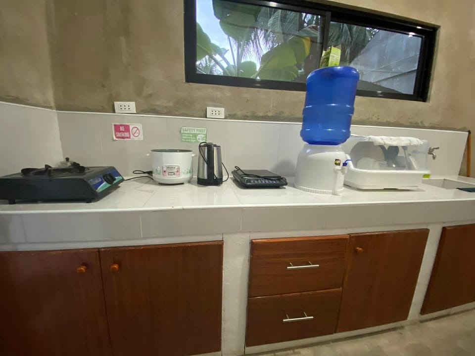 Kitchen or kitchenette, Communal kitchen