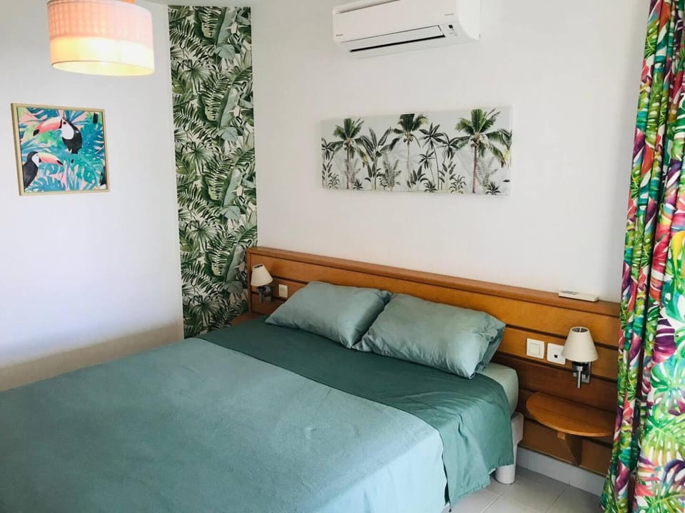 Bed, Photo of the whole room, Bedroom, air conditioner