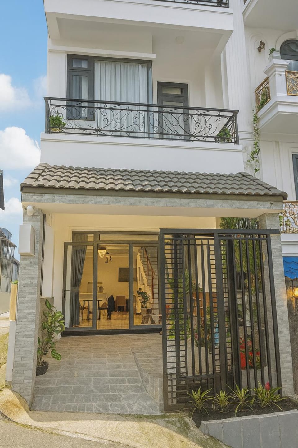 Property building, Day