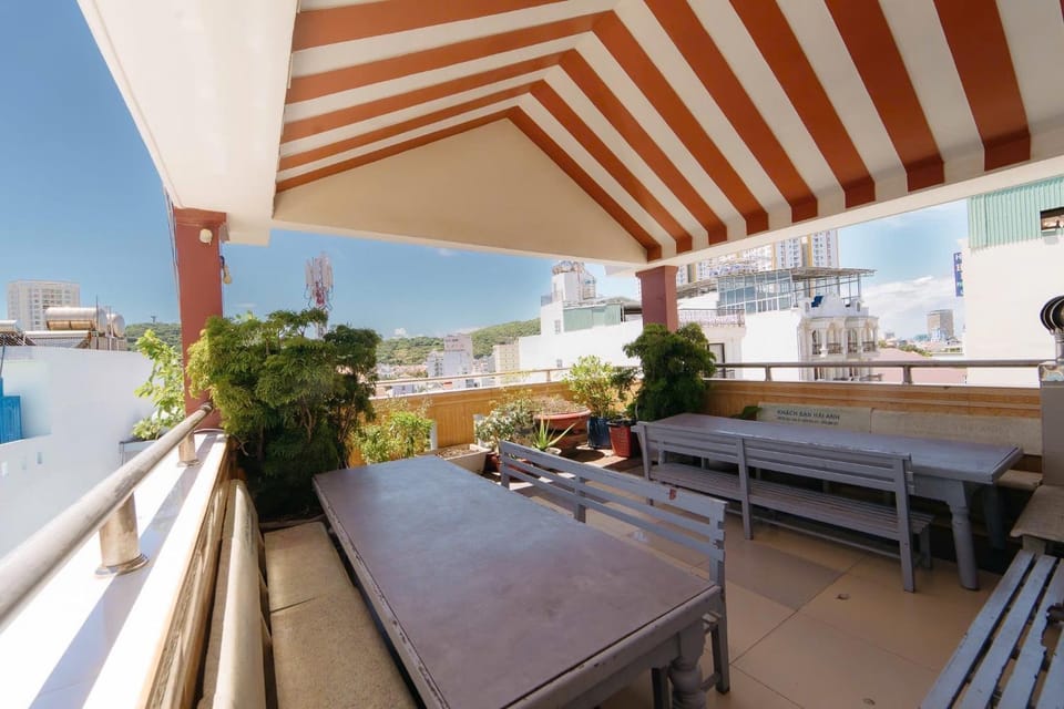 Seating area, Dining area