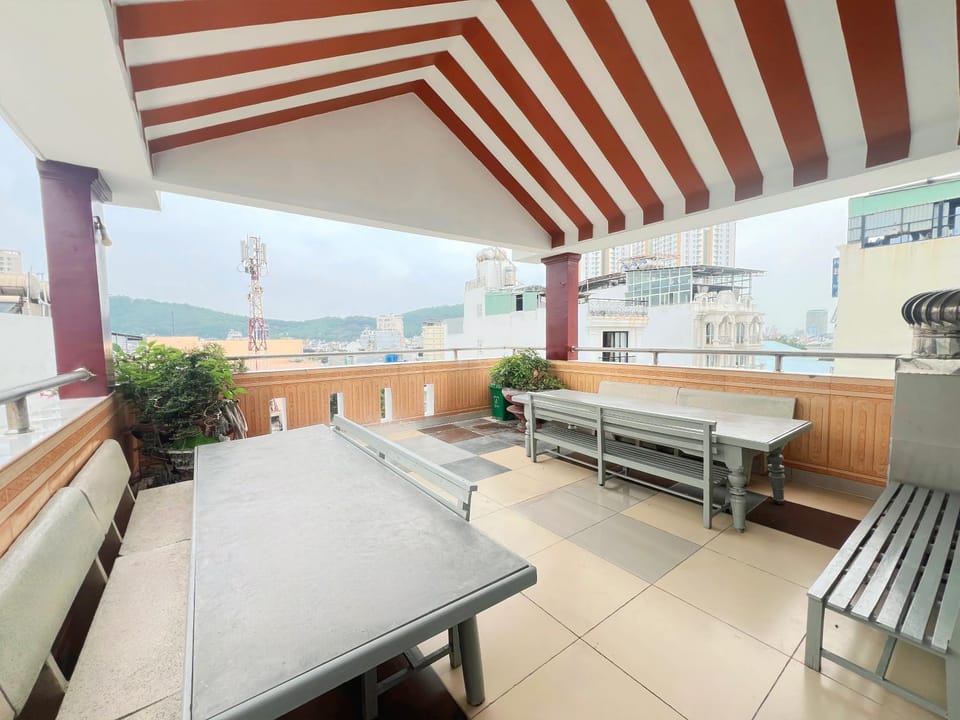 Other, Other, Dining area, City view, Inner courtyard view