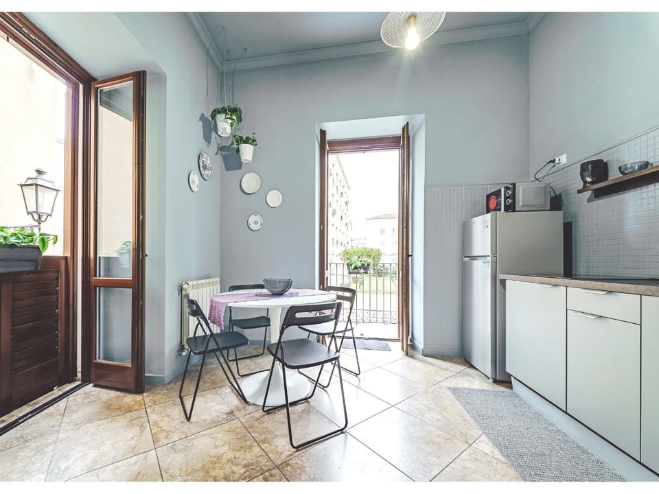 Kitchen or kitchenette, Dining area, stove