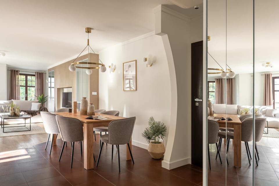 TV and multimedia, Living room, Seating area, Dining area