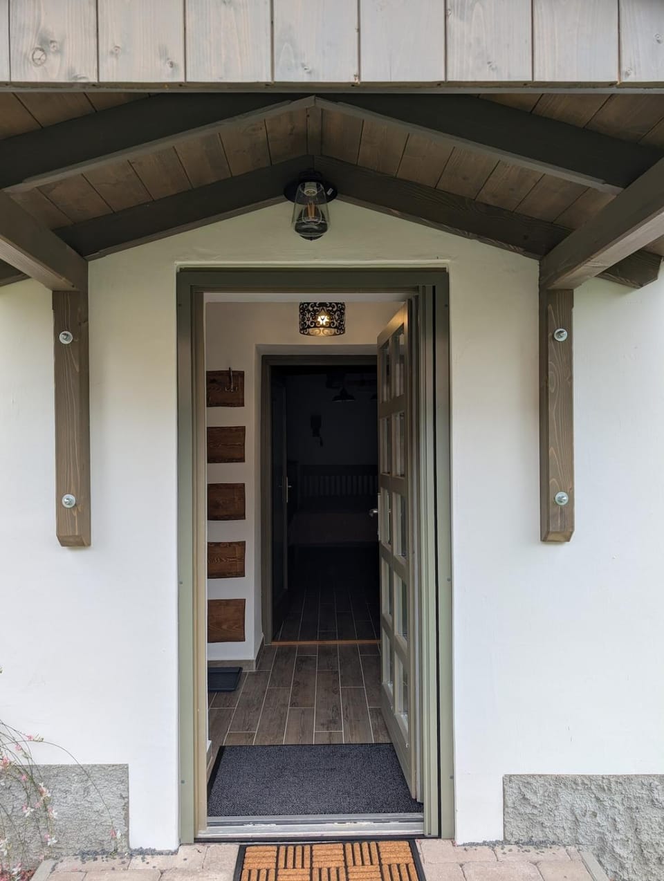 Facade/entrance