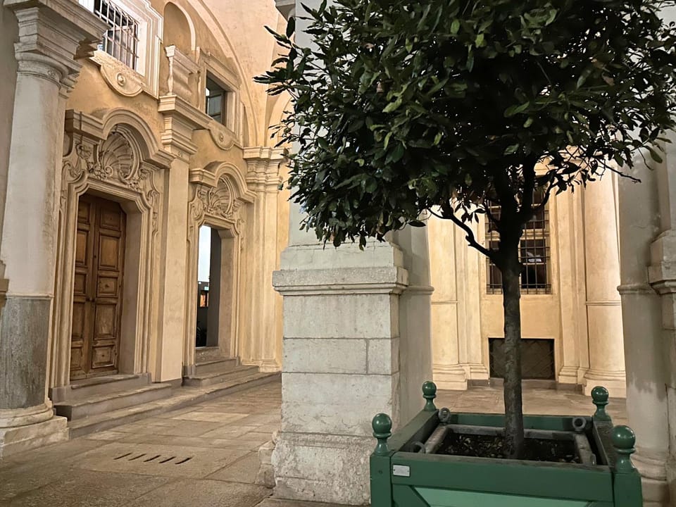 Facade/entrance