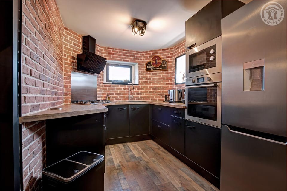 Kitchen or kitchenette, oven, pet friendly, stove