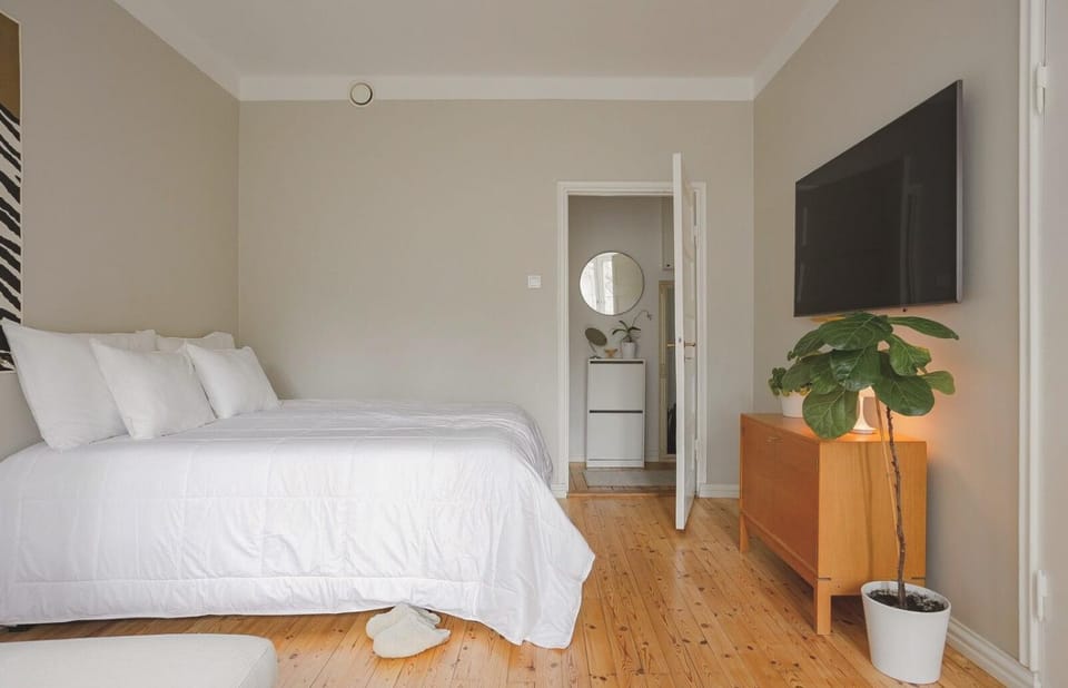 Communal lounge/ TV room, Bed