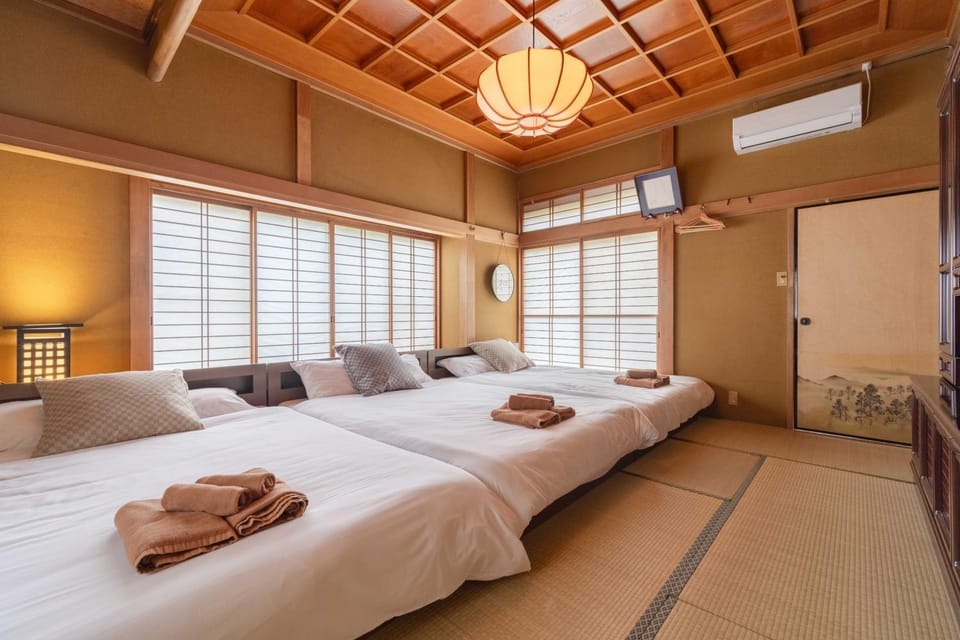 Bed, Bedroom, towels, air conditioner