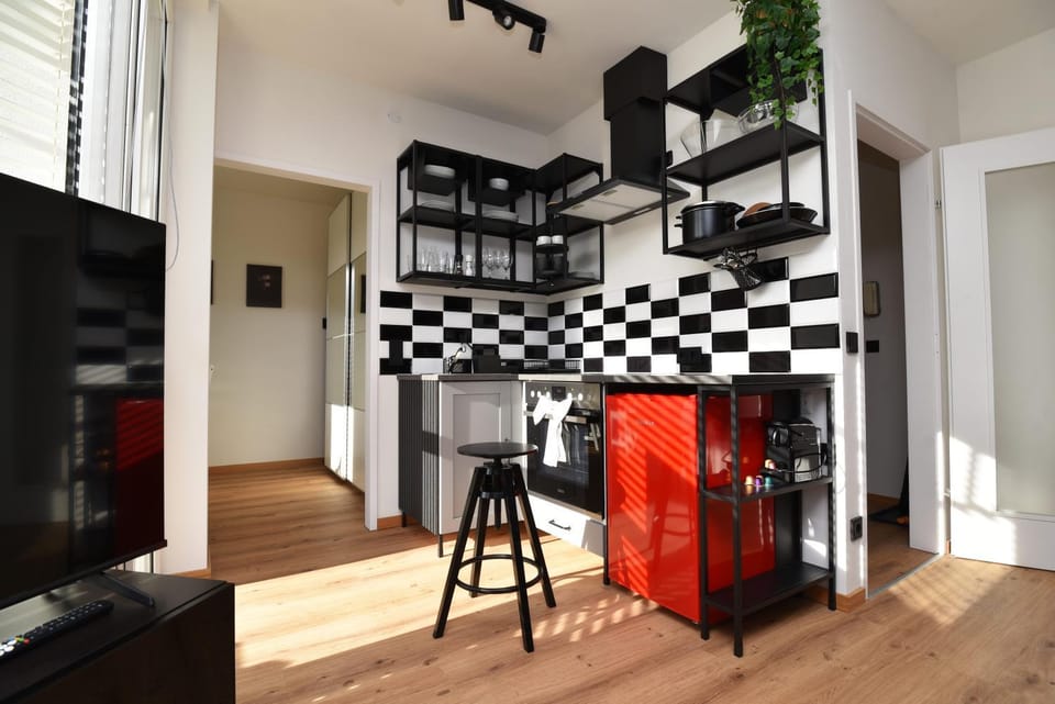 TV and multimedia, Kitchen or kitchenette, Living room