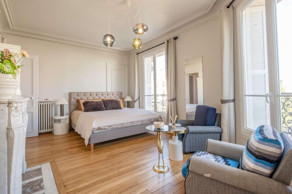 Luxury Flat Eiffel View 3BR 7 Guests Apartment in Paris
