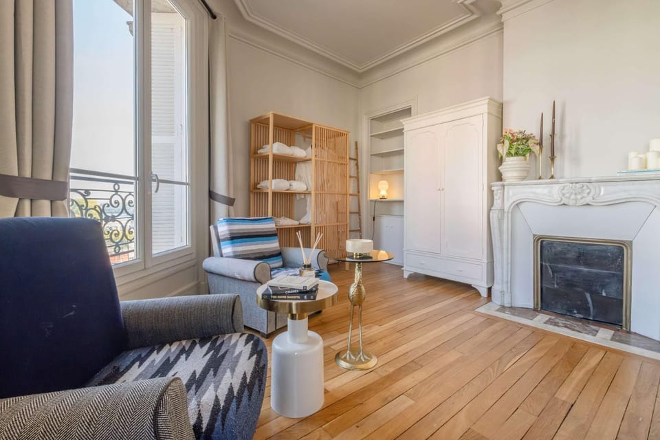 Luxury Flat Eiffel View 3BR 7 Guests Apartment in Paris