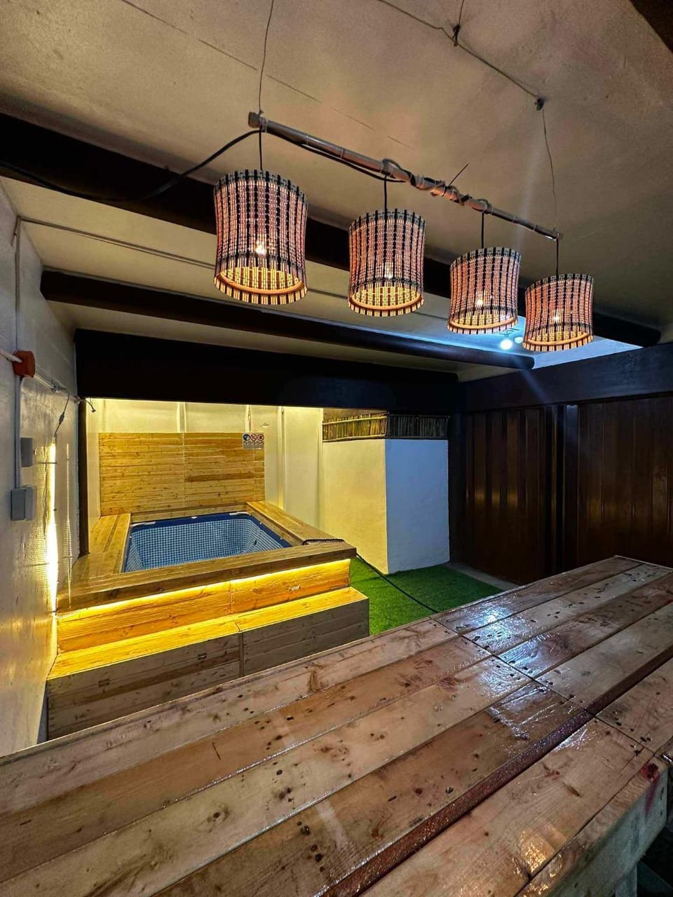Cozy and Private Cabin Home Tagaytay with Billiards and Minipool 10mins from Skyranch Cabin in Tagaytay