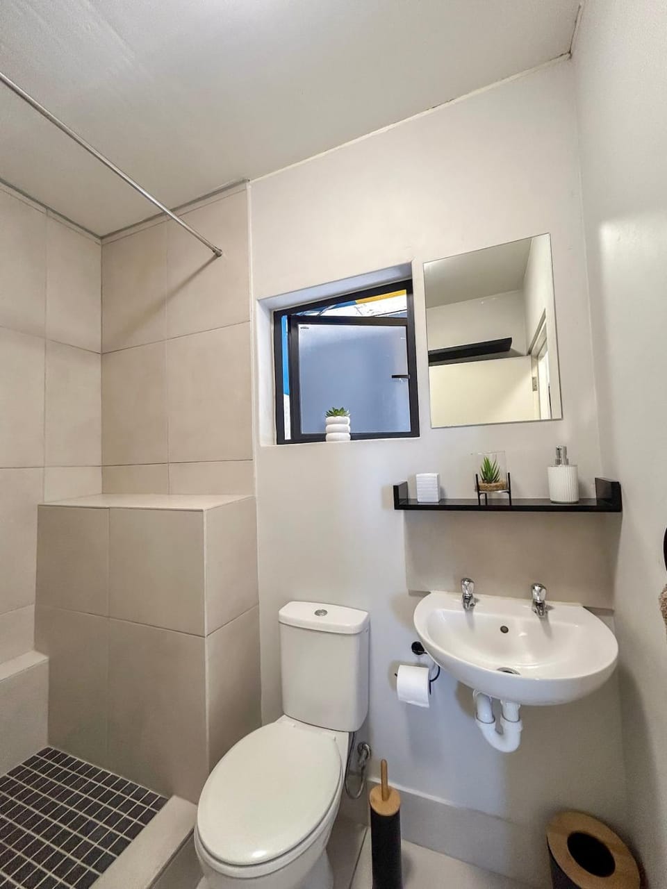 Shower, Toilet, Bathroom, Bath, towels