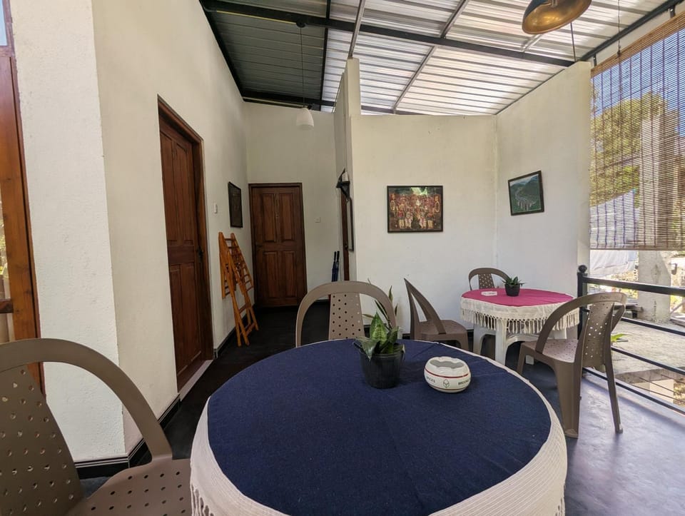 Seating area, Dining area