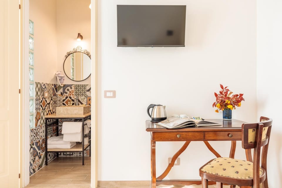 Bathroom, TV and multimedia, Coffee/tea facilities, hair dryier, towels