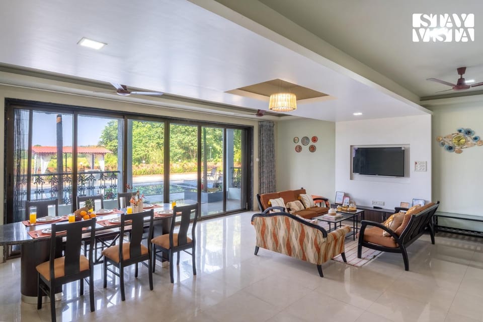 Living room, Dining area