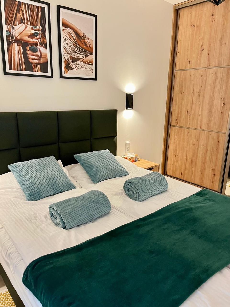 Bed, Bedroom, towels, wardrobe