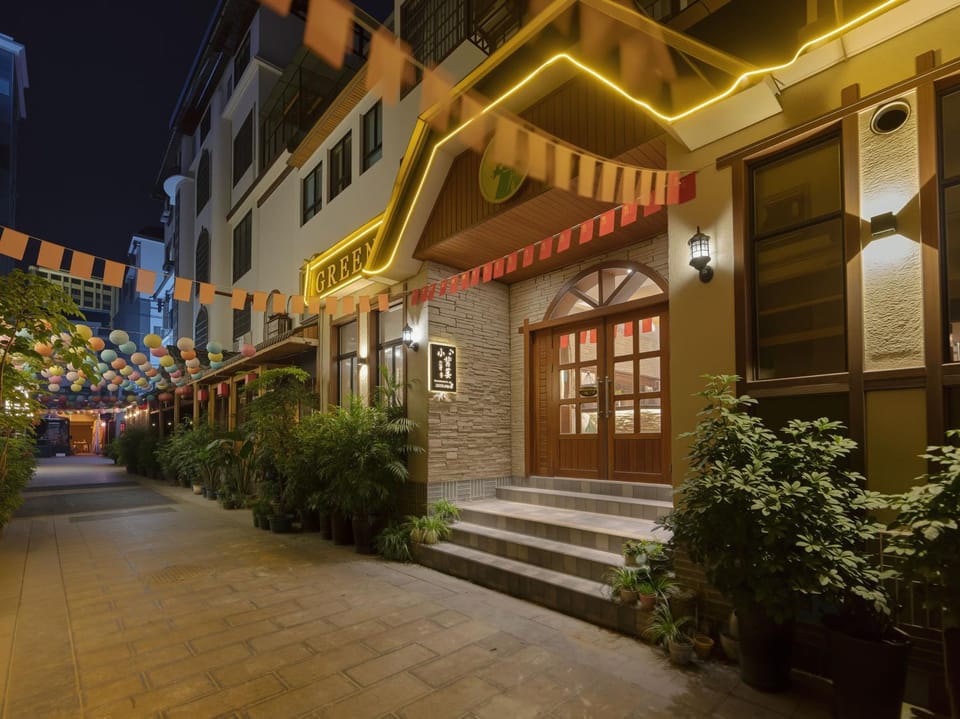 Property building, Facade/entrance, Night
