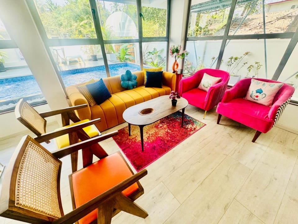 Living room, Seating area