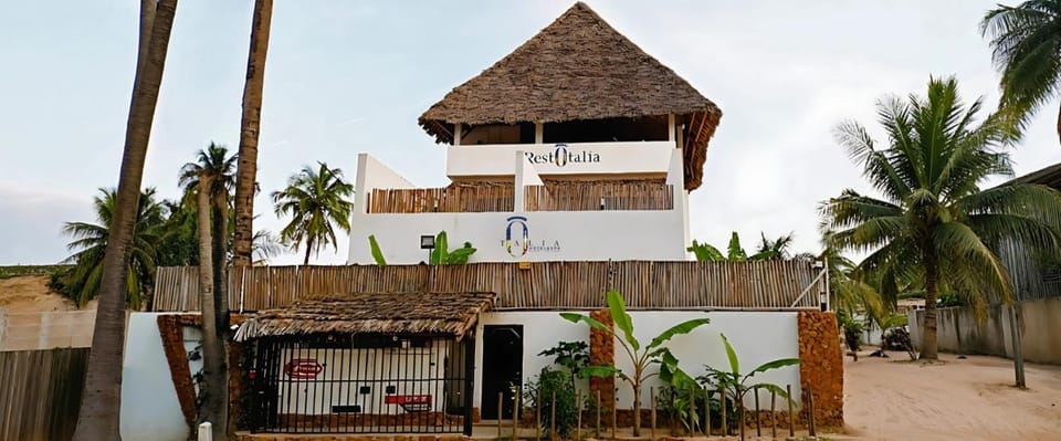 Facade/entrance