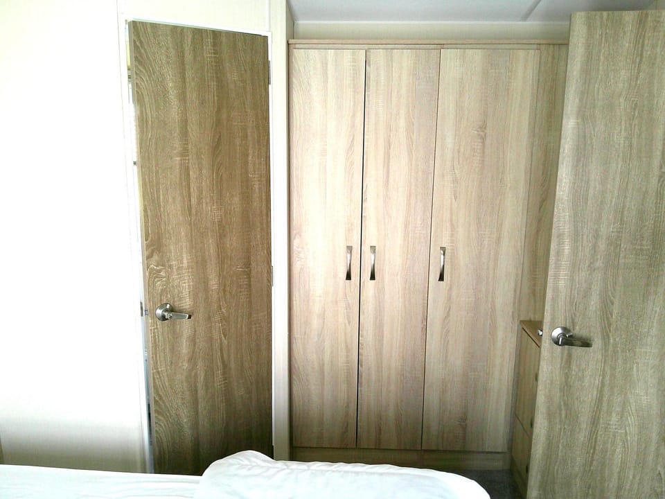 Bedroom, wardrobe