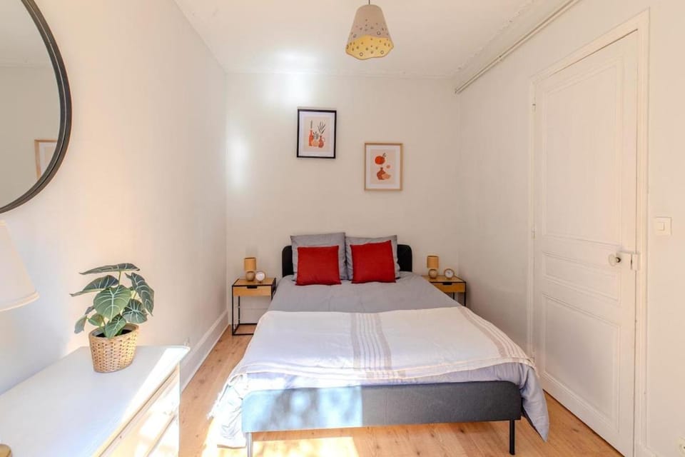 Bed, Photo of the whole room, Bedroom, wardrobe