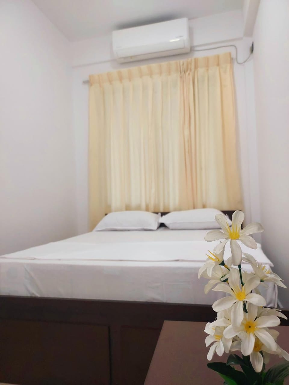 Bed, air conditioner