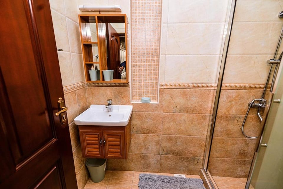 Serene modern apartment with a stunning view in Kampala Apartment in Kampala