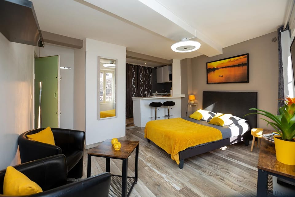 Bed, Photo of the whole room