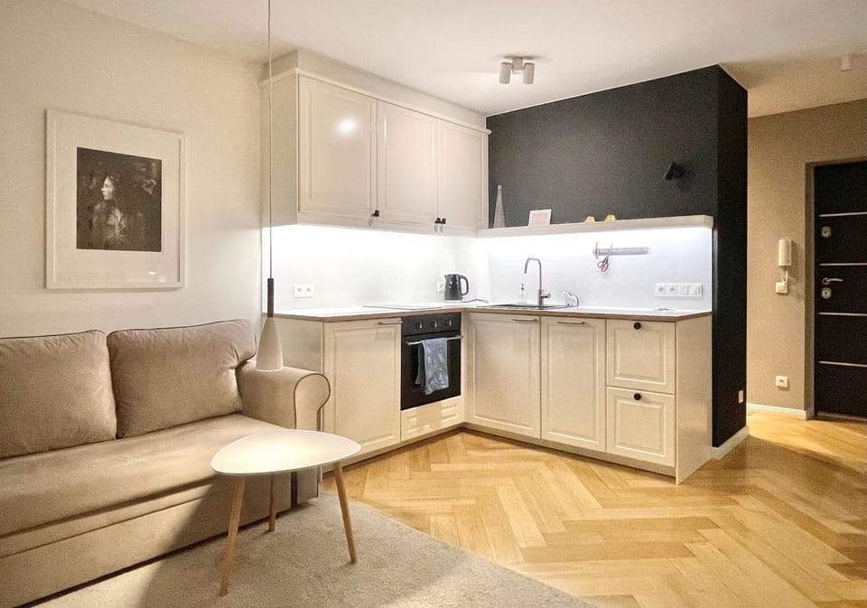 Coffee/tea facilities, Kitchen or kitchenette, Living room, Seating area, stove