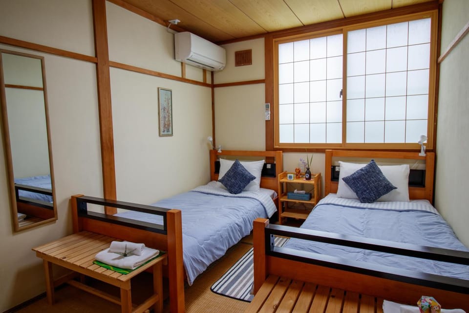Photo of the whole room, Bedroom