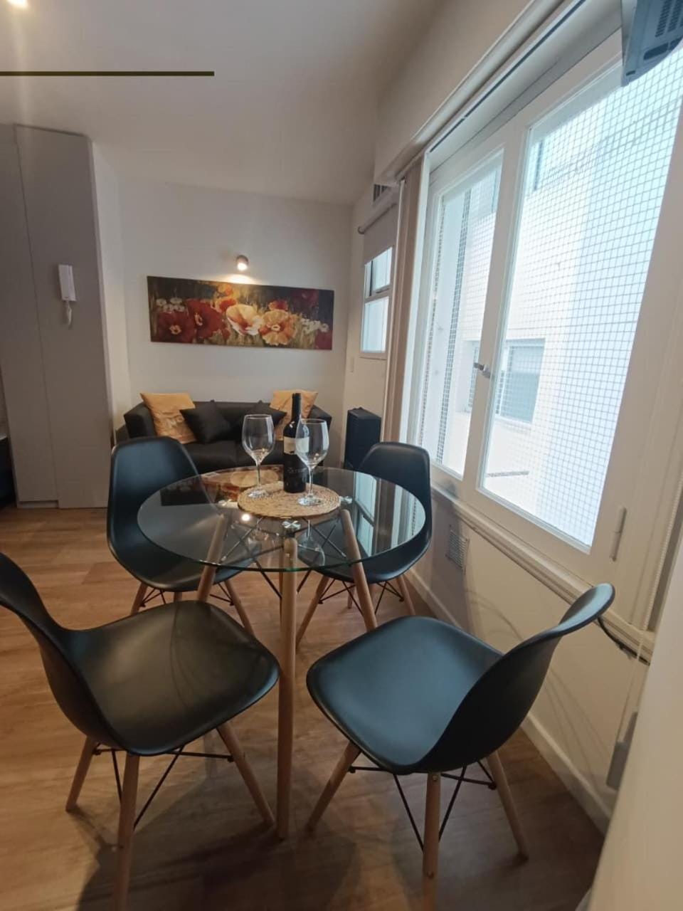 Living room, Seating area, Drinks