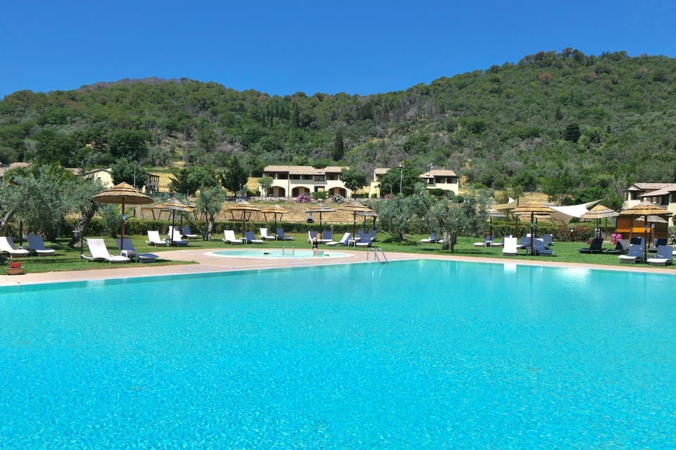 Swimming pool, sunbed