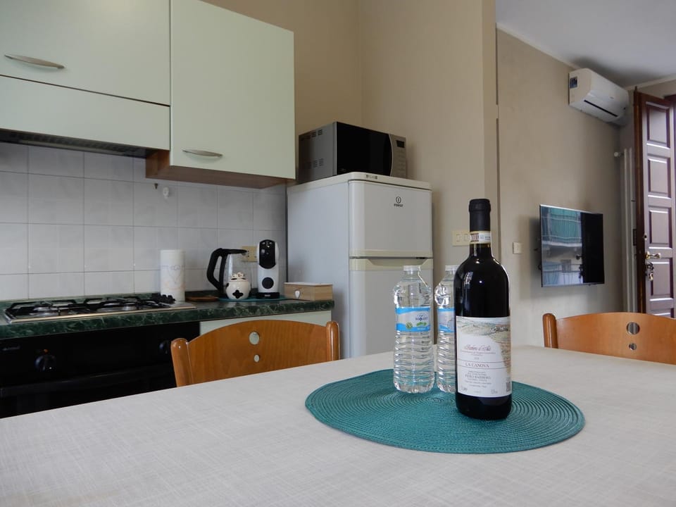 Kitchen or kitchenette, kitchen