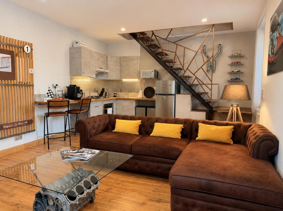 Kitchen or kitchenette, Living room